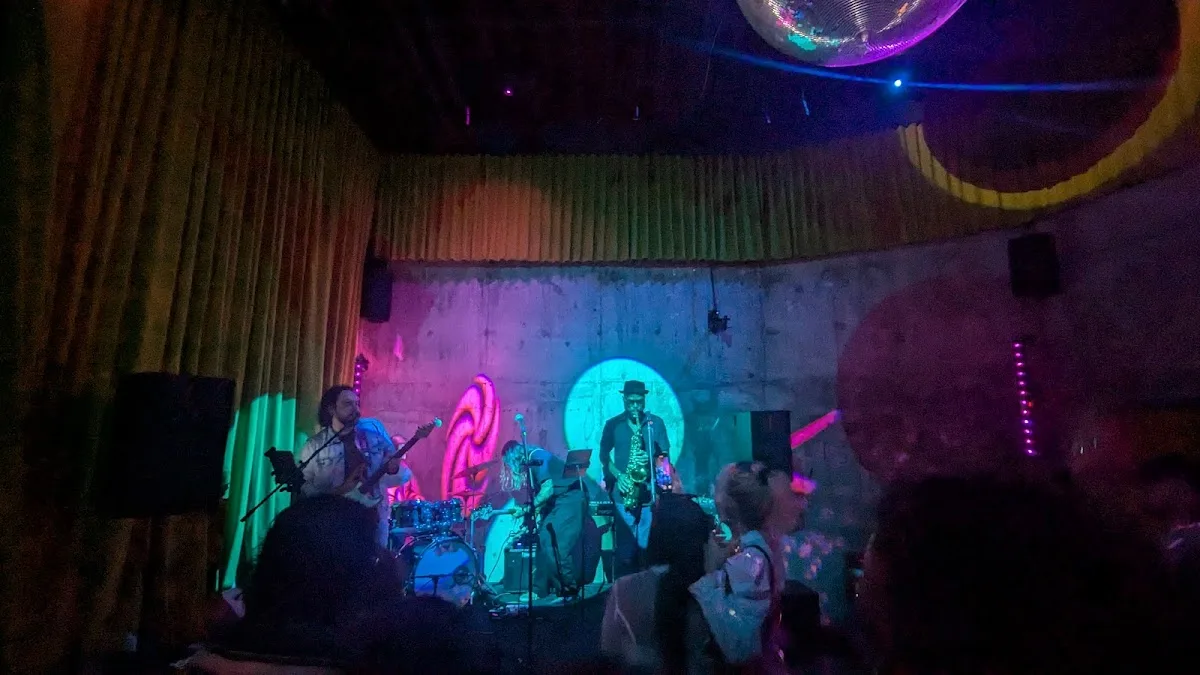 71 Studio Bar