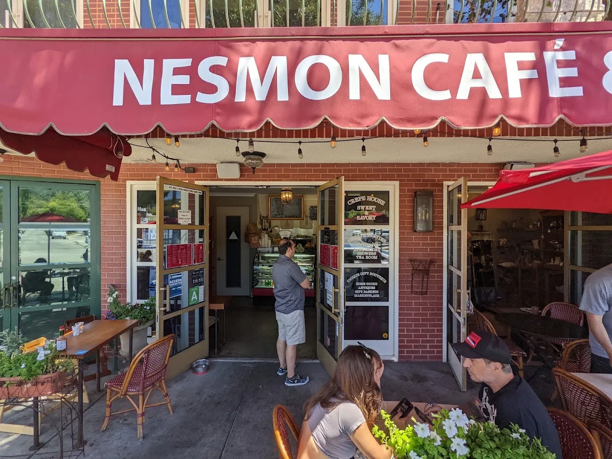Nesmon Cafe and Boutique