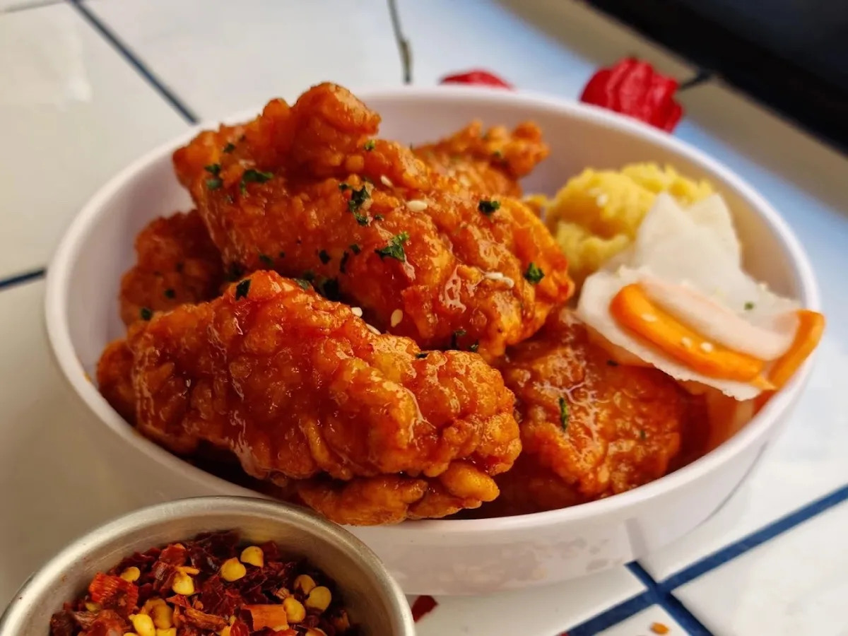 Krispy Korean Chicken | Poulet frit coréen | République