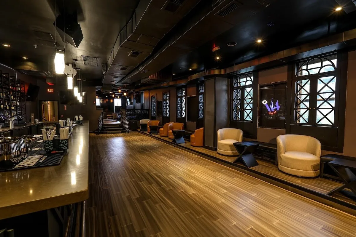 V14 Street Lounge