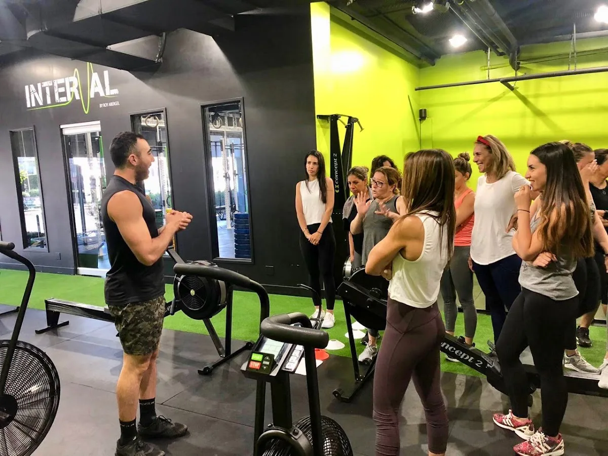 Interval Strong Community