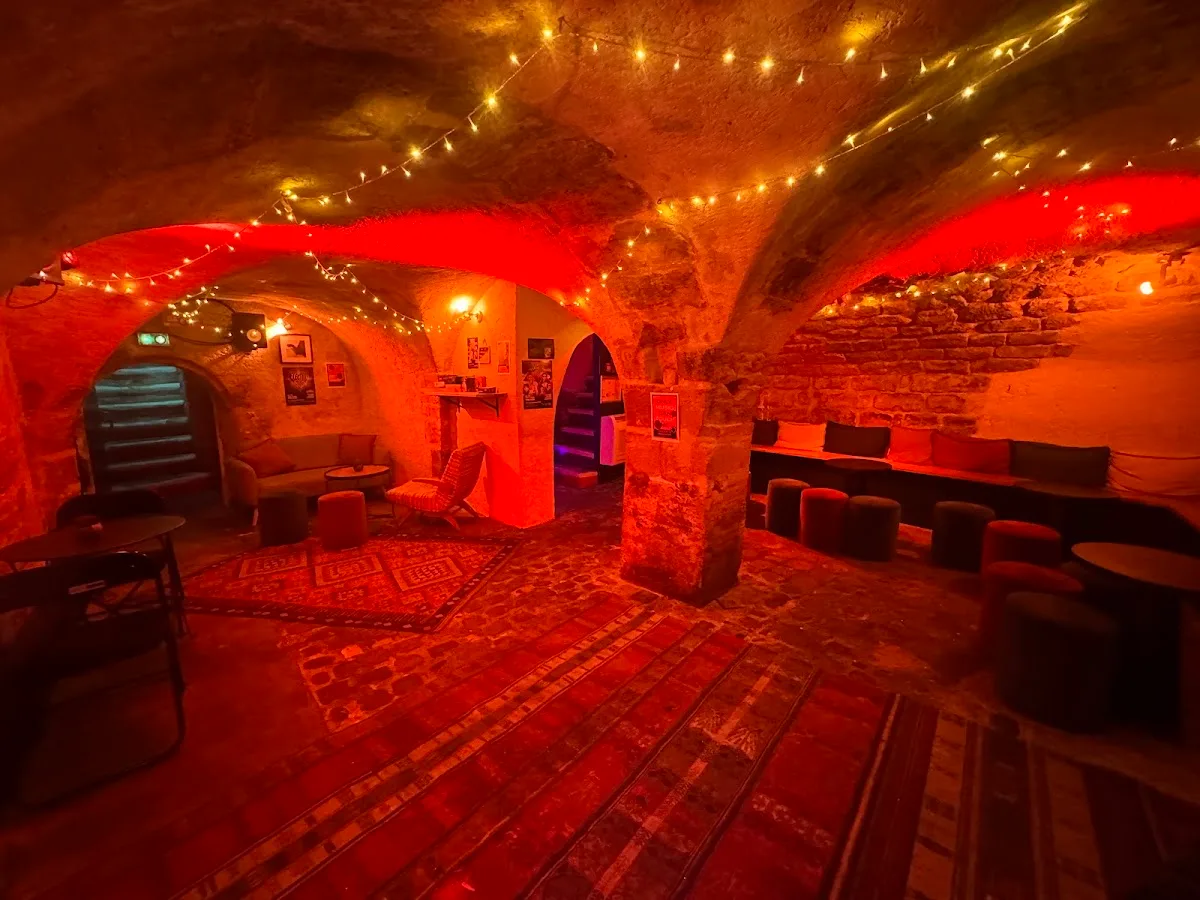 Cabaret des Merveilles (bar lesbien / queer)