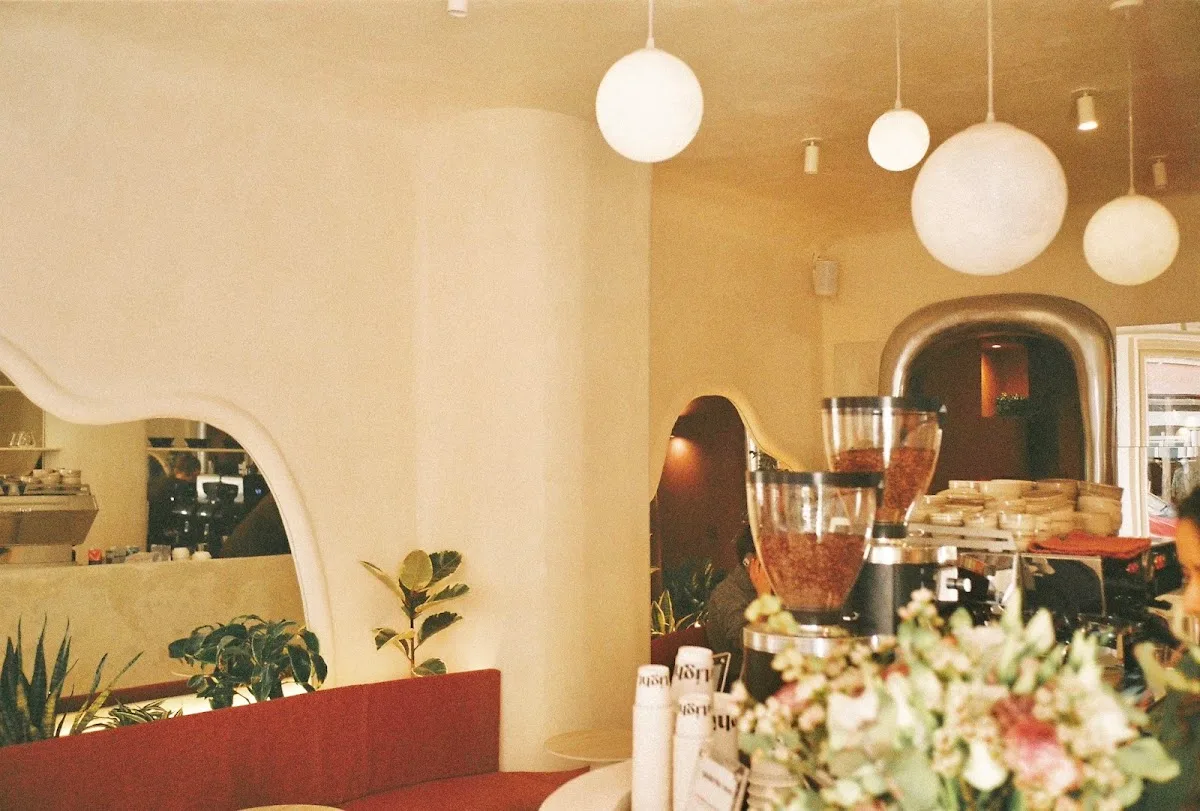 CITY OF LIGHT COFFEE - Paris 4