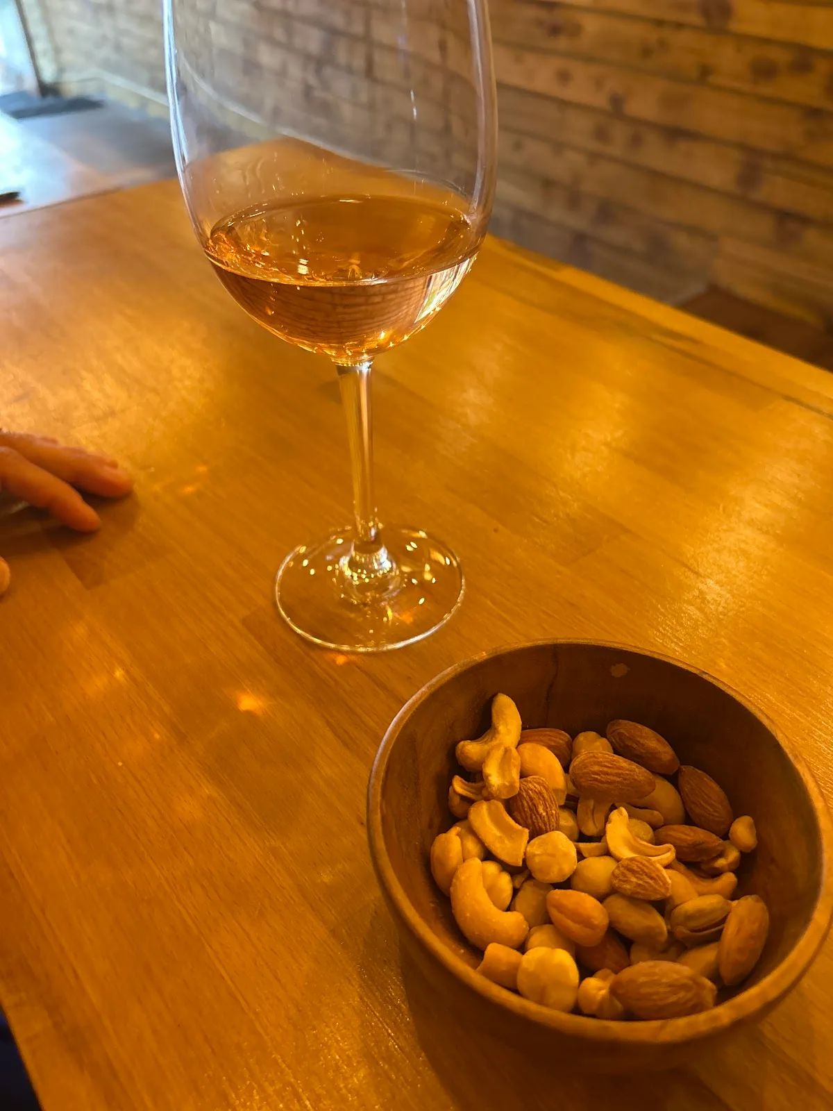 Oak Wine & Art Bar