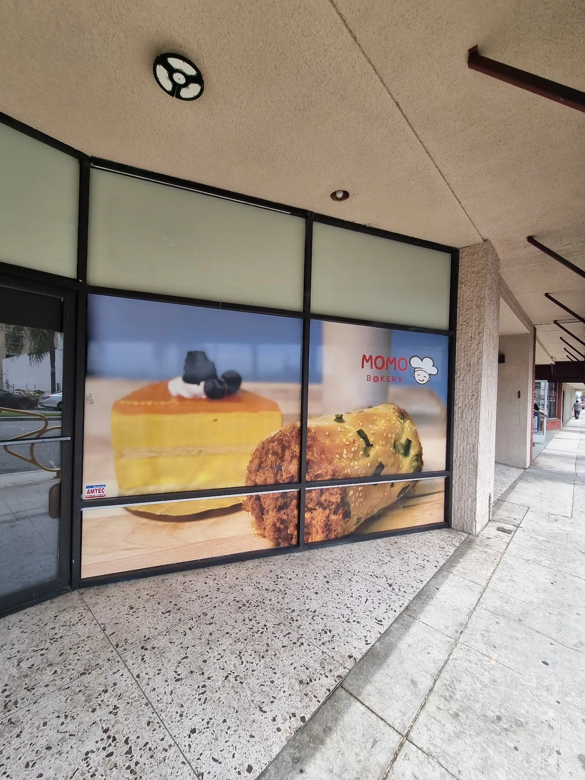 Momo Bakery
