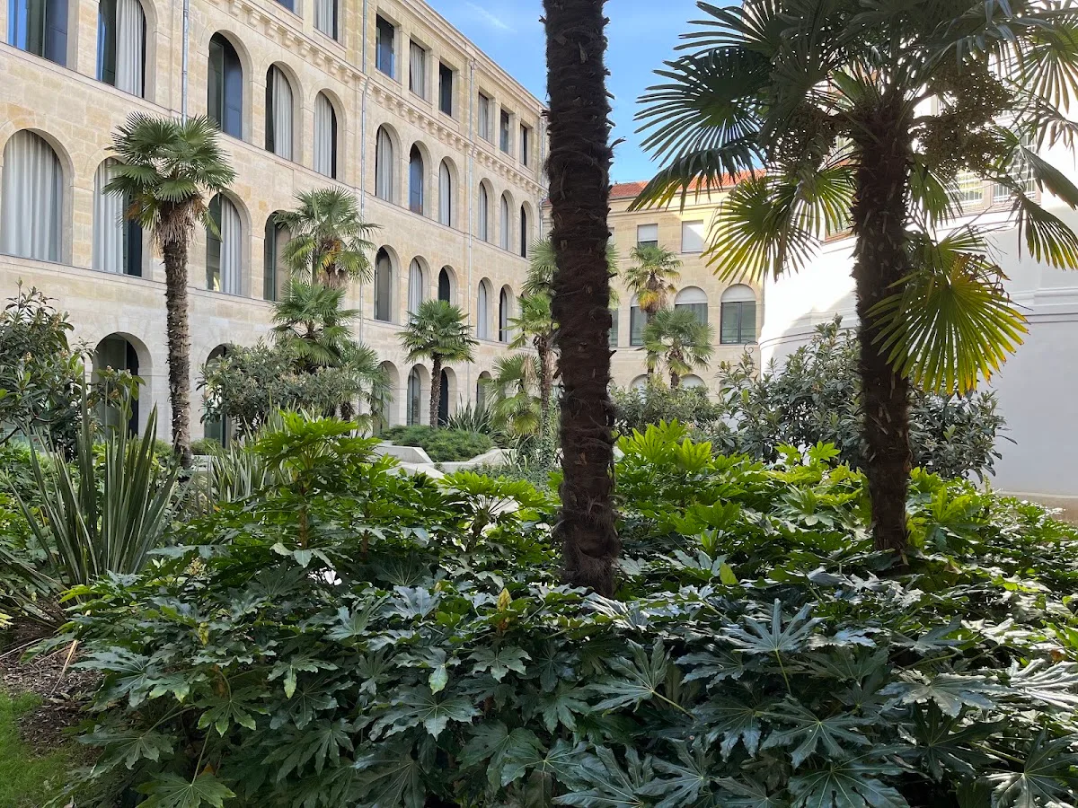 Saint-Lazare Garden