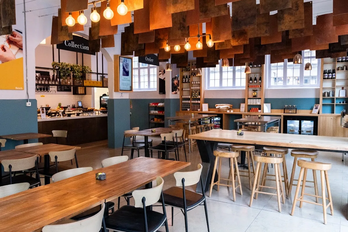 Bench Café