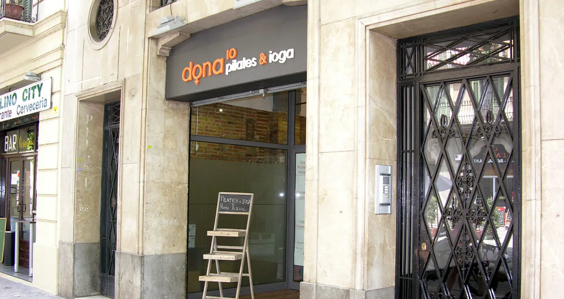 Dona 10 Centre de Pilates i Ioga Barcelona - Carrer de Mallorca