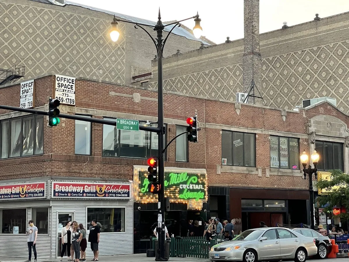 Uptown Lounge & Coffee Shop