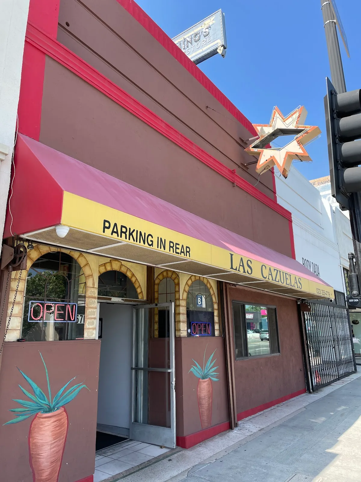 Las Cazuelas Restaurant & Pupuseria