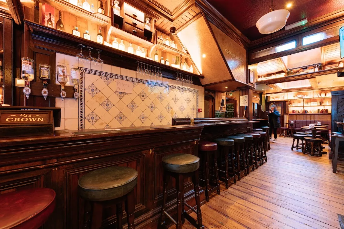 The Crown Pub & Guesthouse