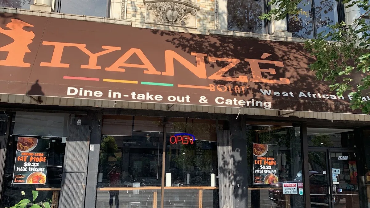 Iyanze Bar And Cafe