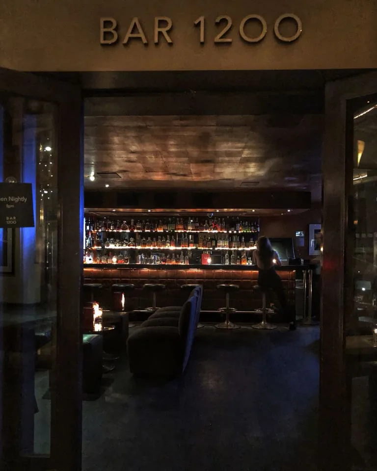 Bar 1200