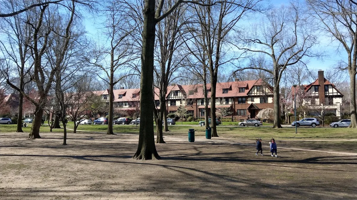 Hawthorne Park Forest Hills