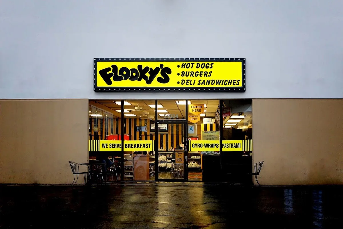 Flooky's - Woodland Hills