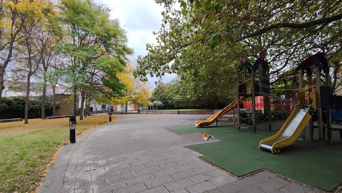 Edward Square garden