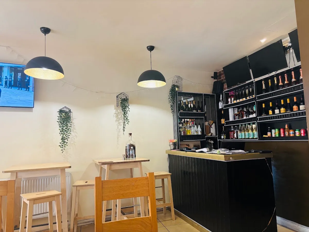 Le V12 Restaurant Ivoirien
