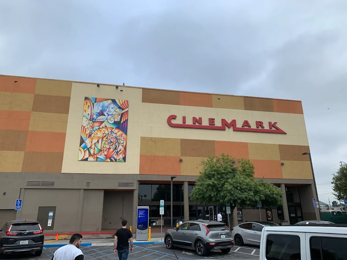 Cinemark Century North Hollywood and XD