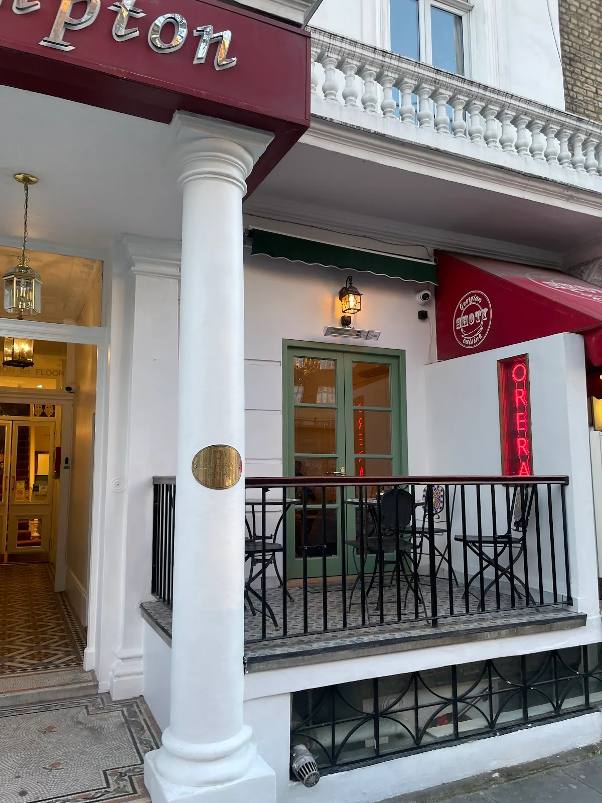 Apero Restaurant & Bar