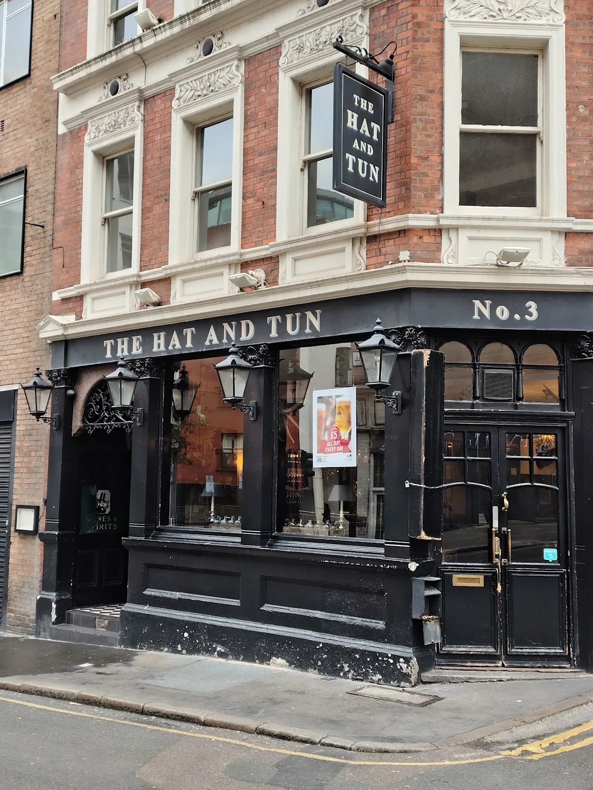 Hat & Tun