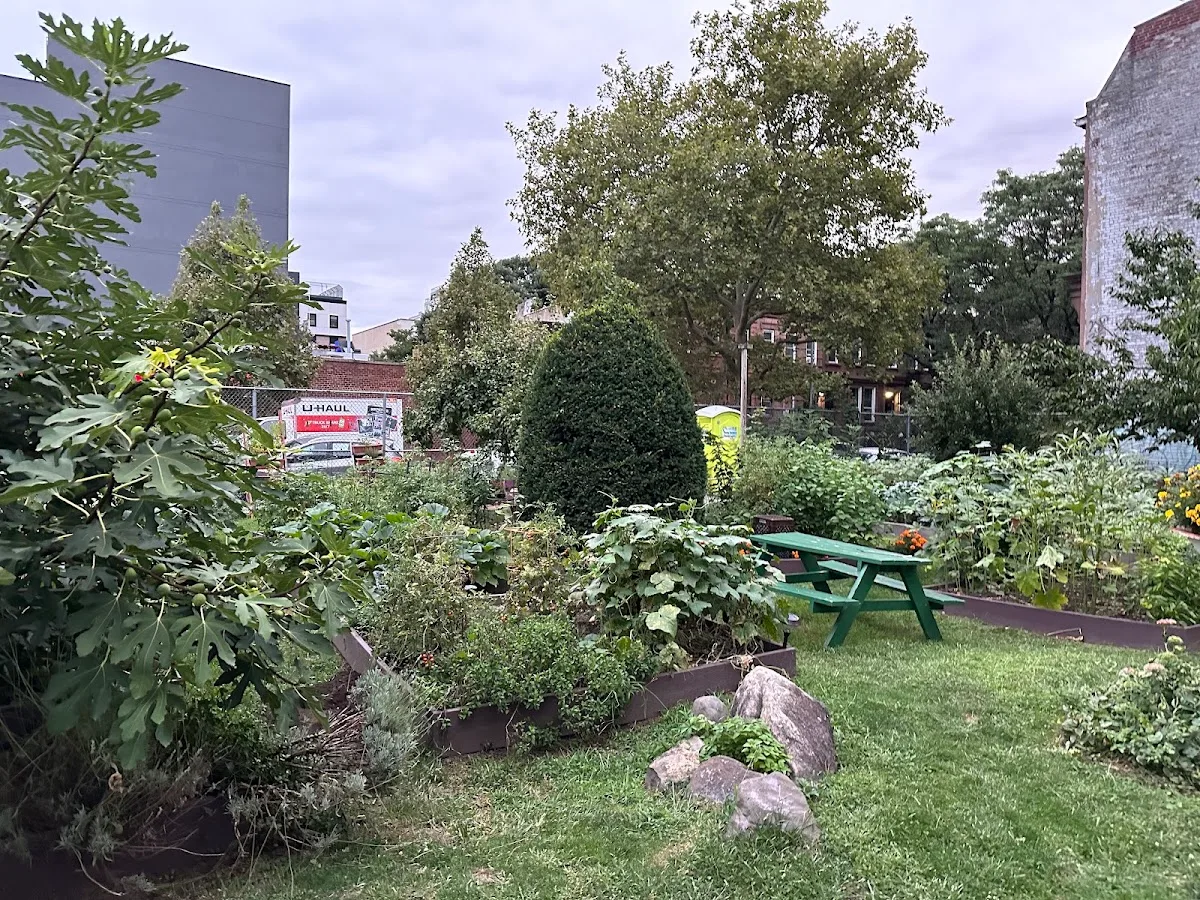 Clifton Pl Memorial Park and Garden
