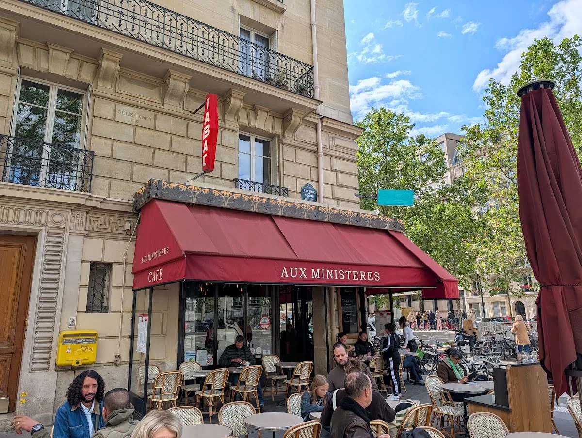 Aux Ministères