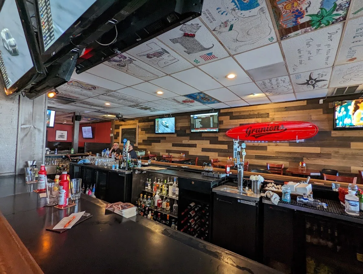 Grunions Sports Bar & Grill