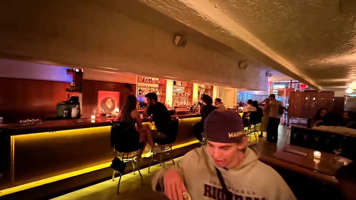 Twins Lounge
