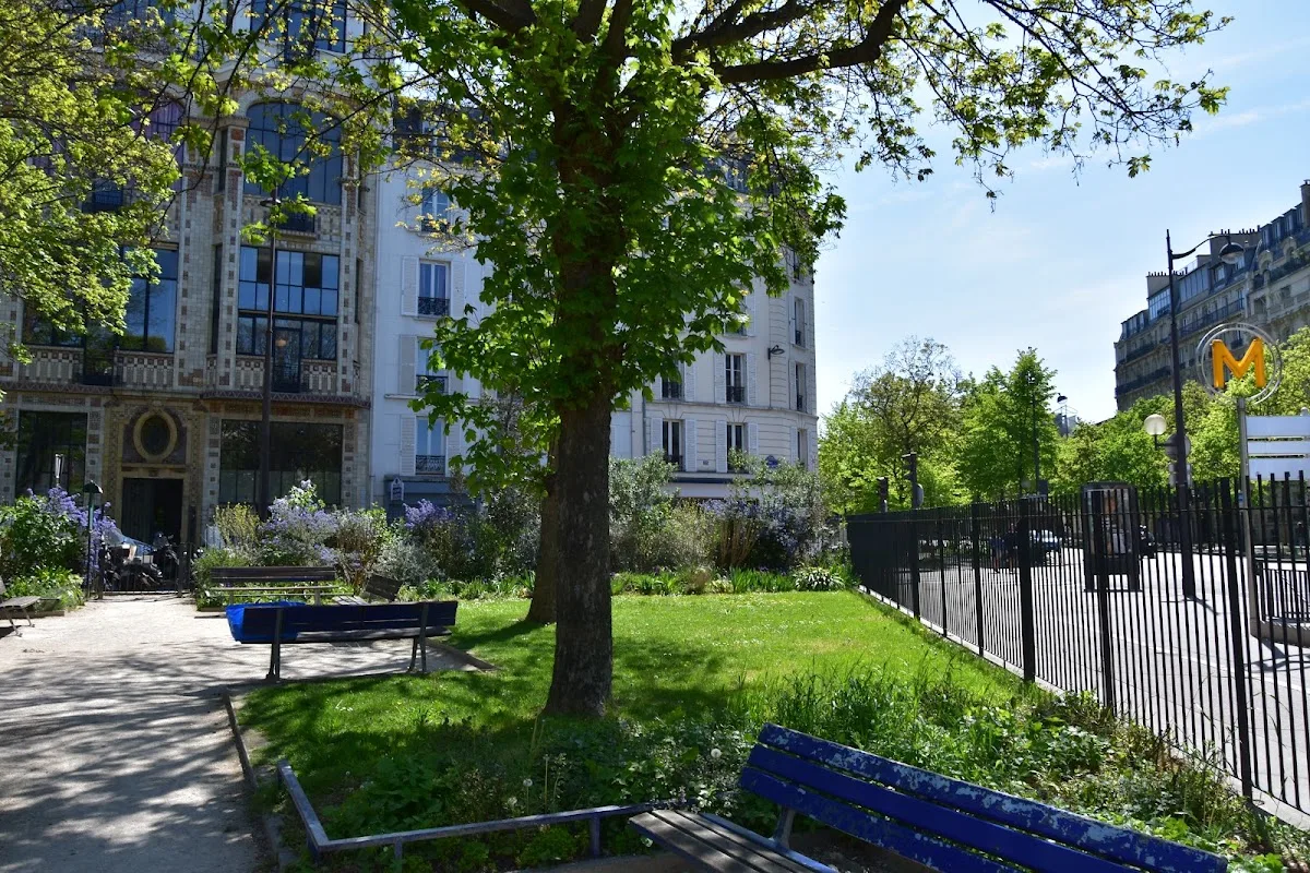 Square Yves Klein
