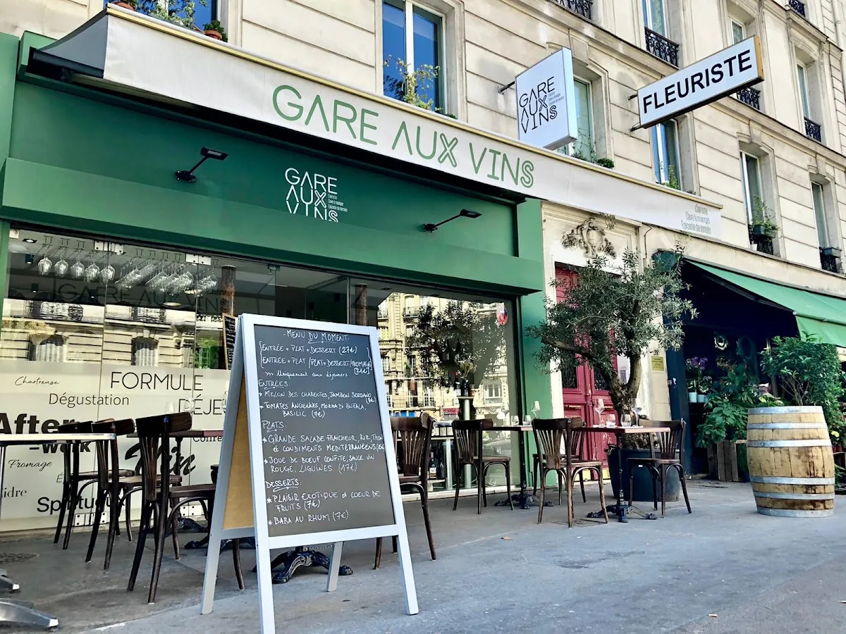 Gare Aux Vins (Paris Gare de Lyon) - Caviste/Wine Shop & Cave à Manger/ Wine Bar