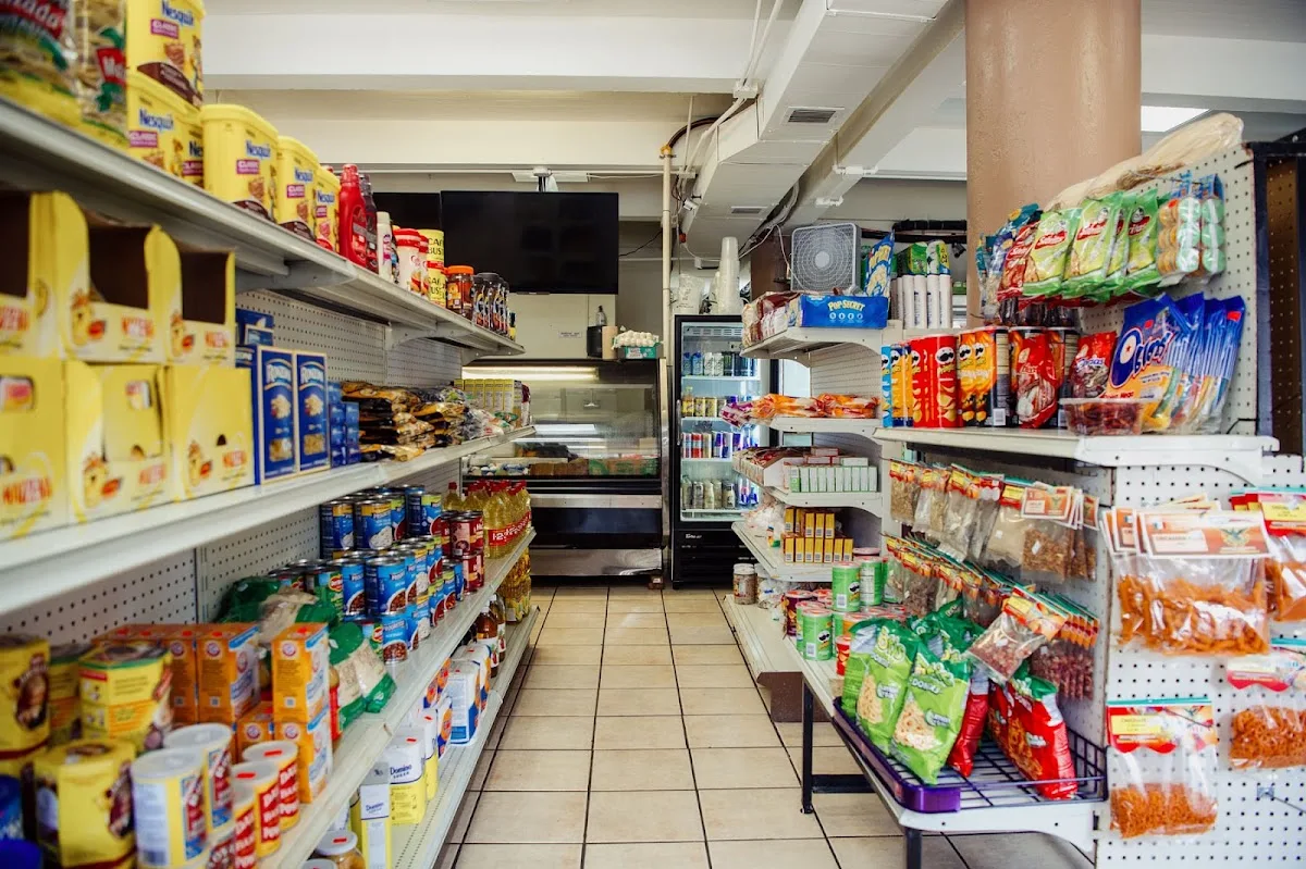 La Plaza Deli