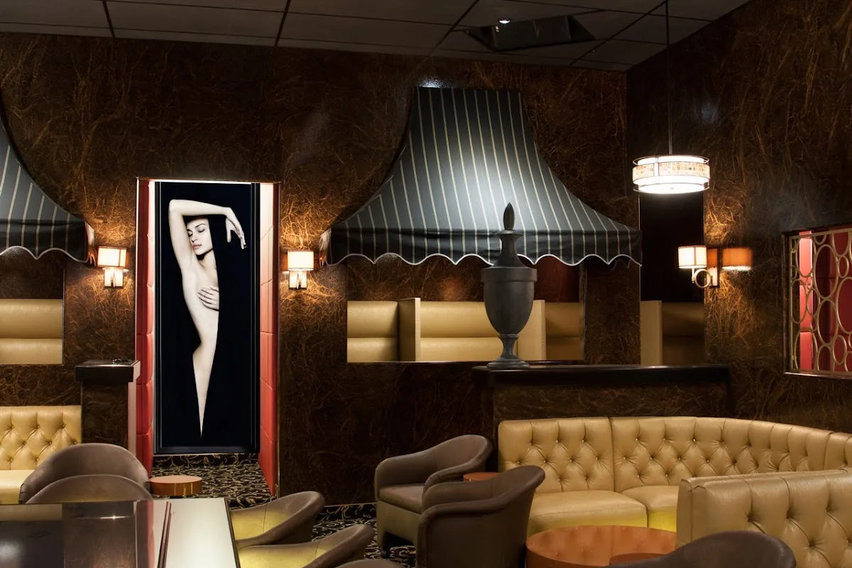 Red Tie Gentlemen's Club