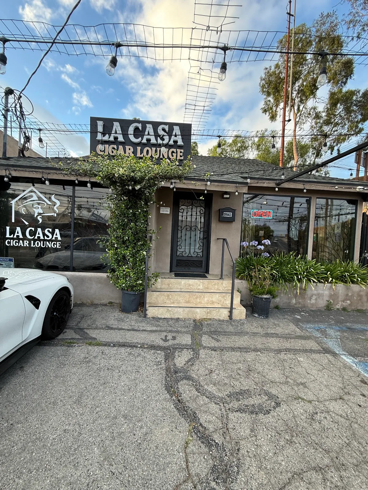 La Casa Cigar Lounge