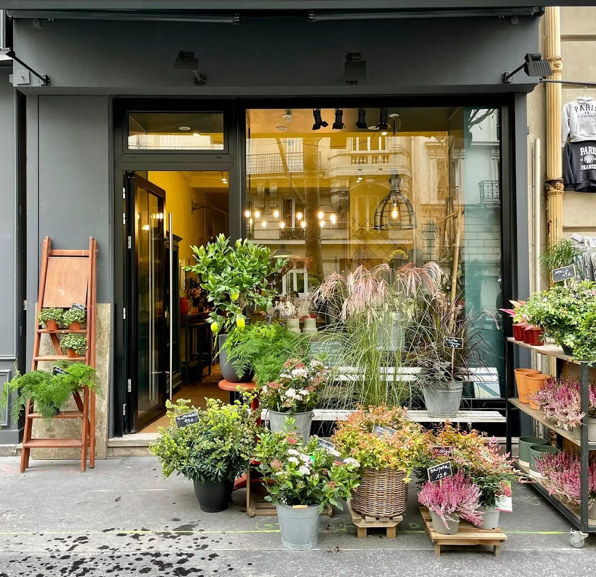 Le44 des fleurs, des choses et un café
