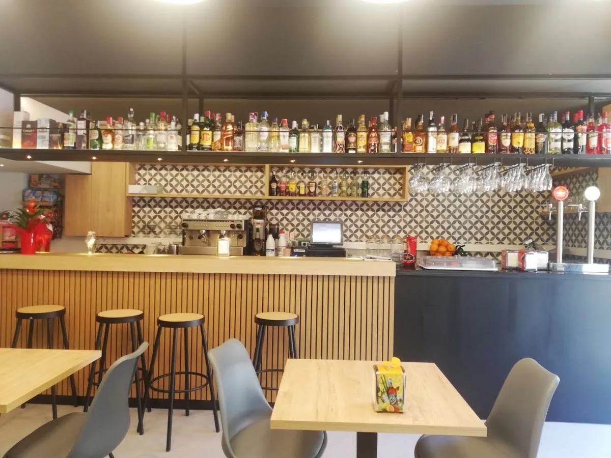 BAR SHANG TUNG. Snack bar