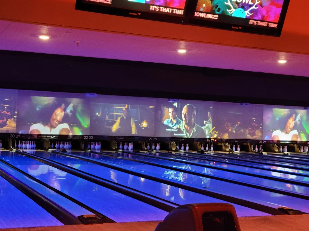 Lucky Strike Woodland Hills