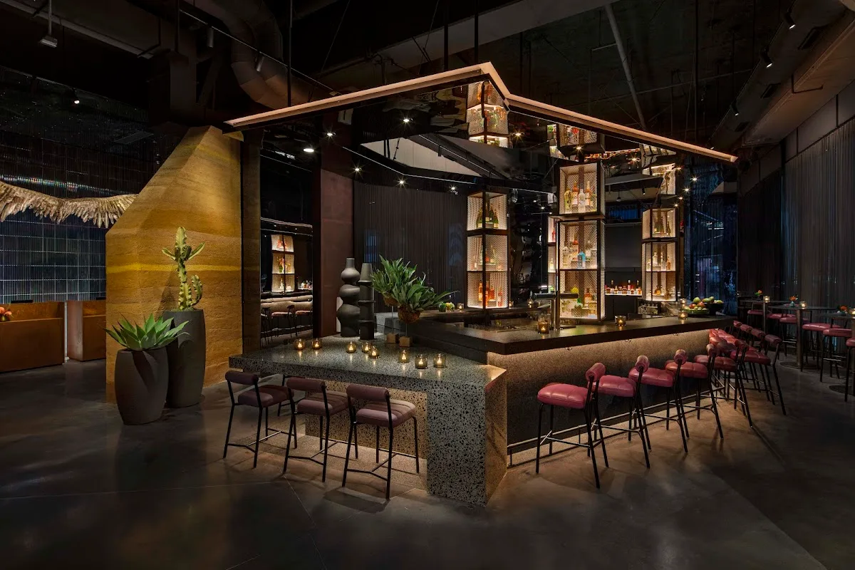 Bar Moxy