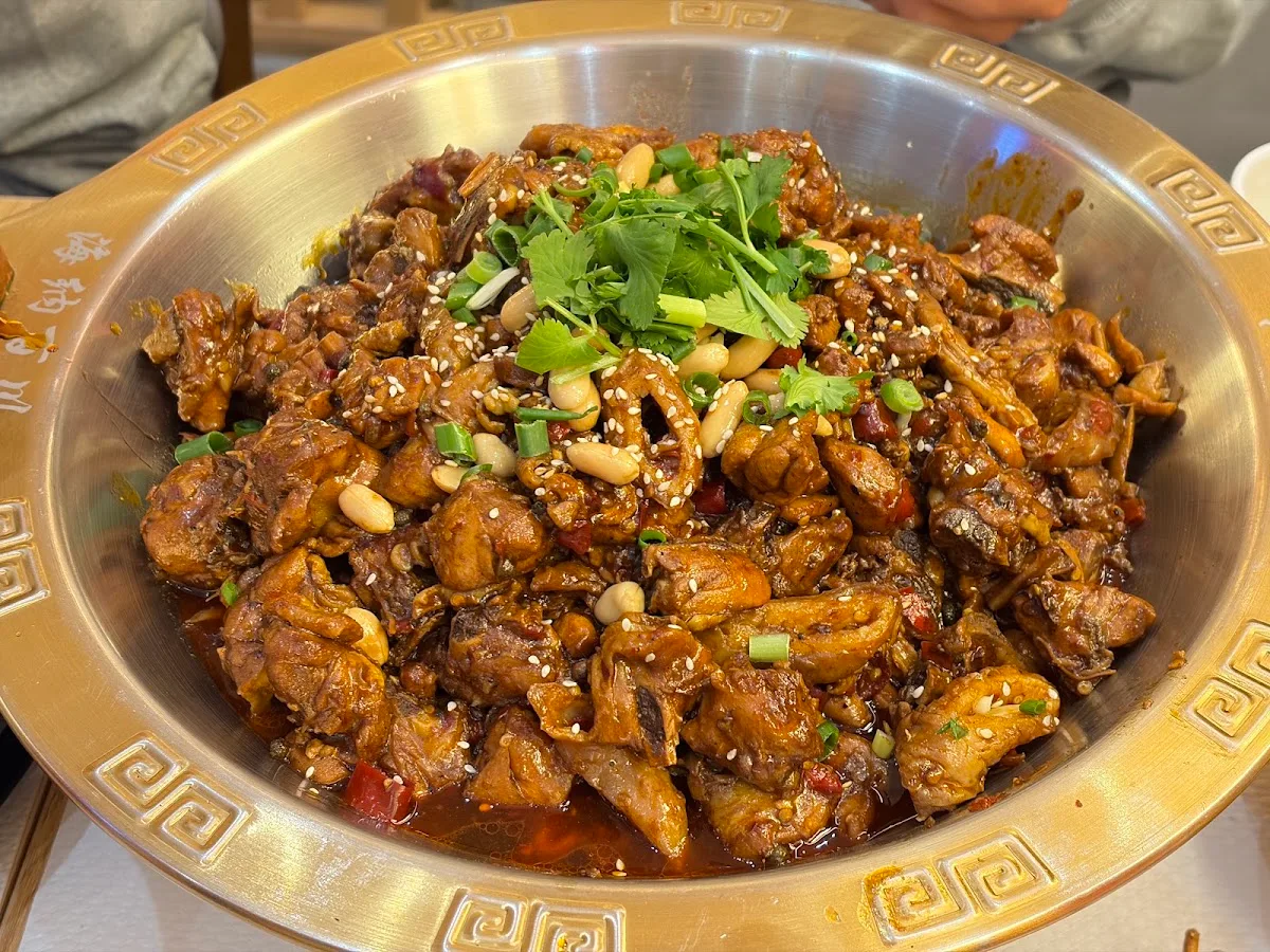 TABLE DE CHENGDU (海纳百川重庆火锅鸡）