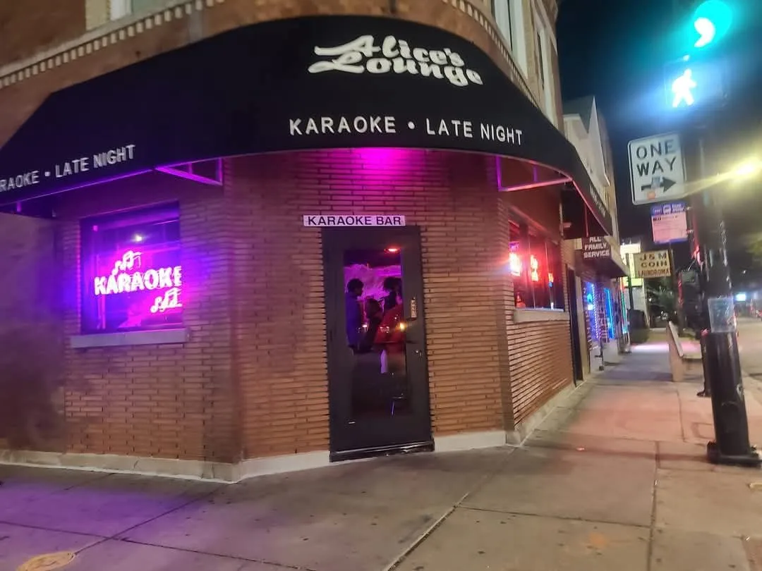 Alice's Lounge