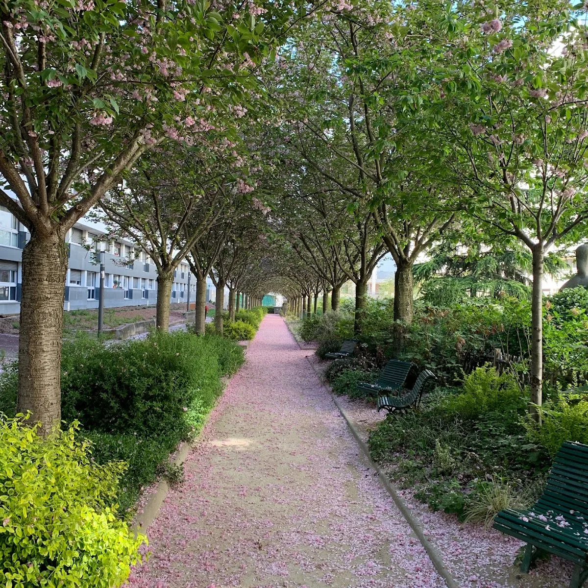 Mail de Bièvre Garden