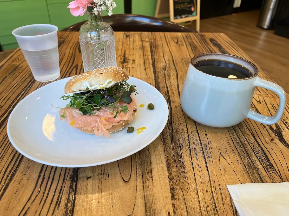 Jujin Broadway Breakfast & Coffee