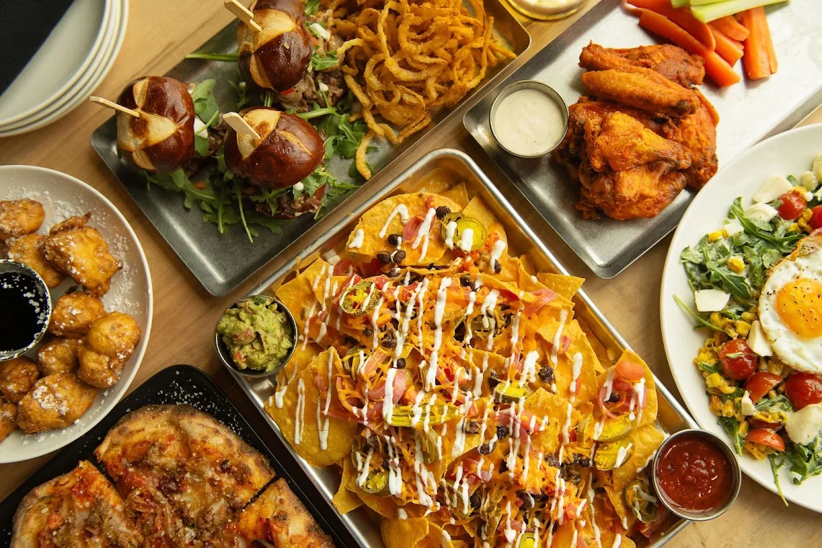 Fatpour Wicker Park: Ultimate Chicago Sports Bar