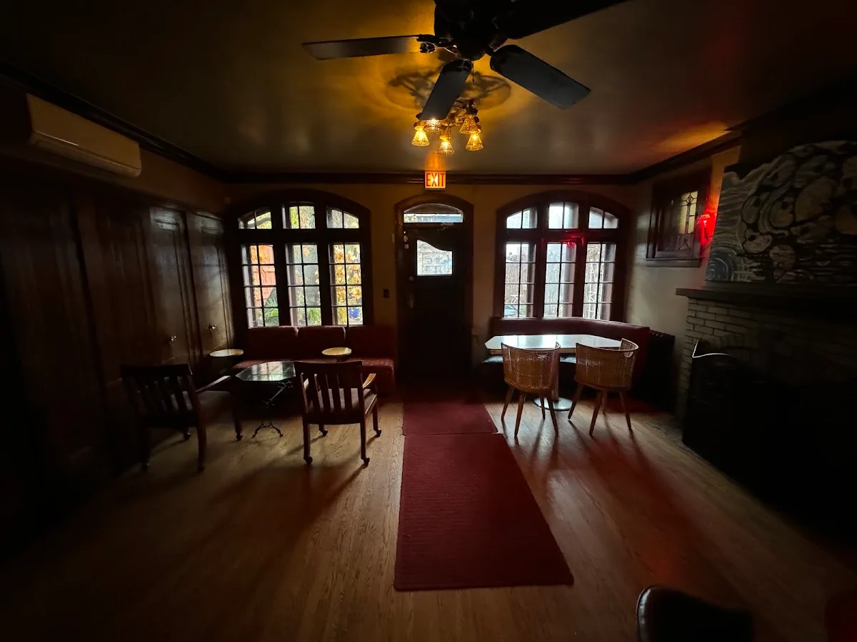 Ten Cat Tavern
