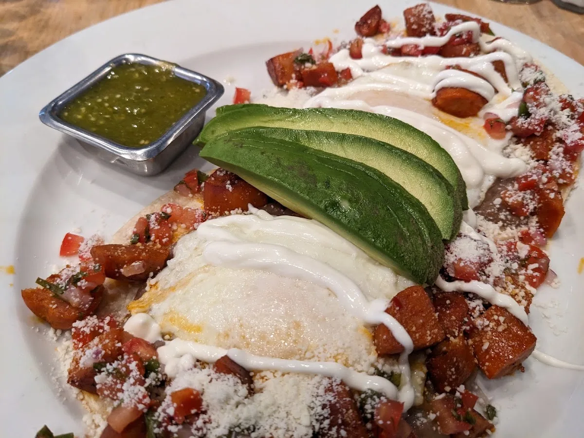 Luna's Kitchen & Bar