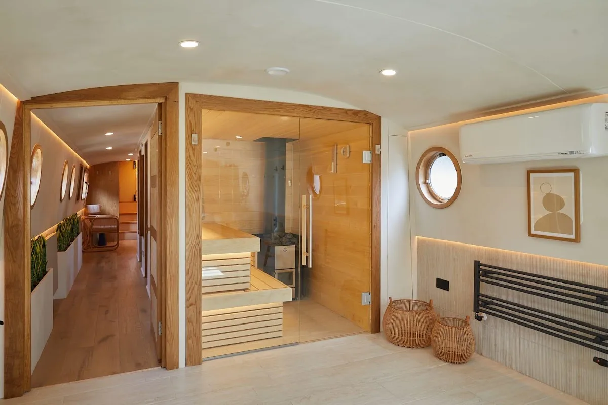 Maria Alexander Spa Boat