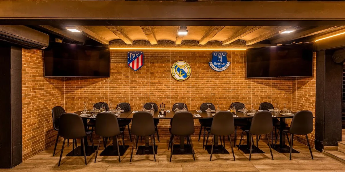Sports Bar Pub & Grill