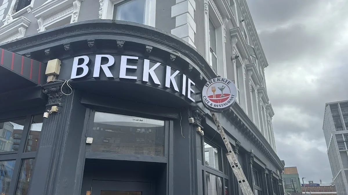 Brekkie Cafe & Restaurant