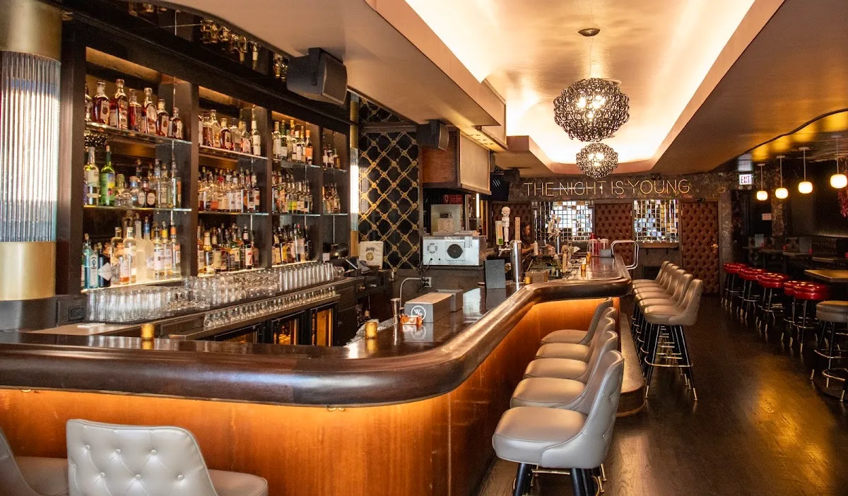 Estelle's Cafe & Lounge