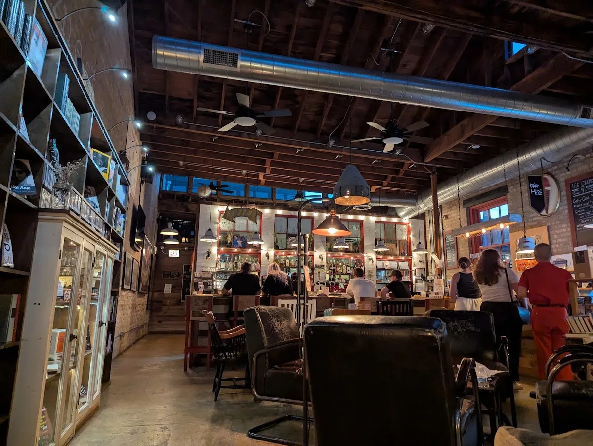 kibbitznest books, brews & blarney