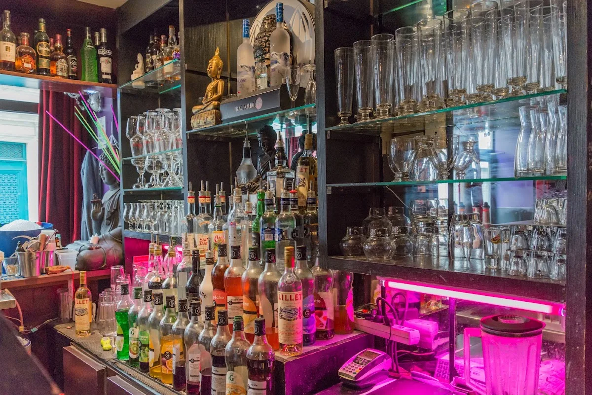 Inside bar paris